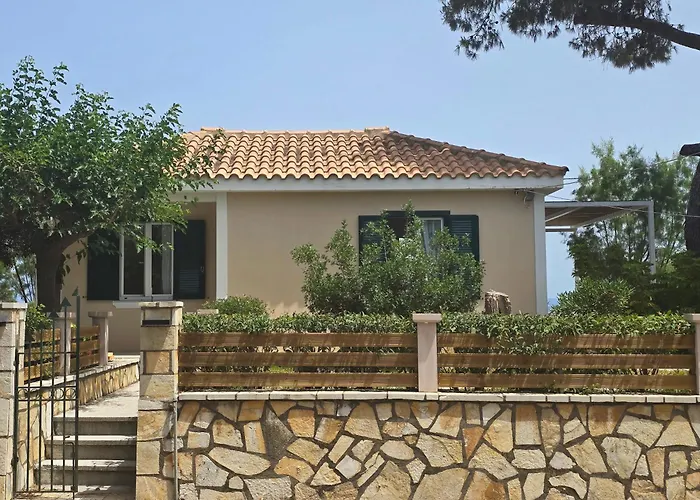 Alos - On The * Lefkada City